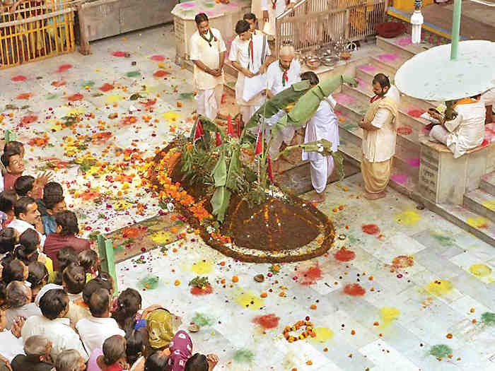 Govardhan-Puja-7.jpg