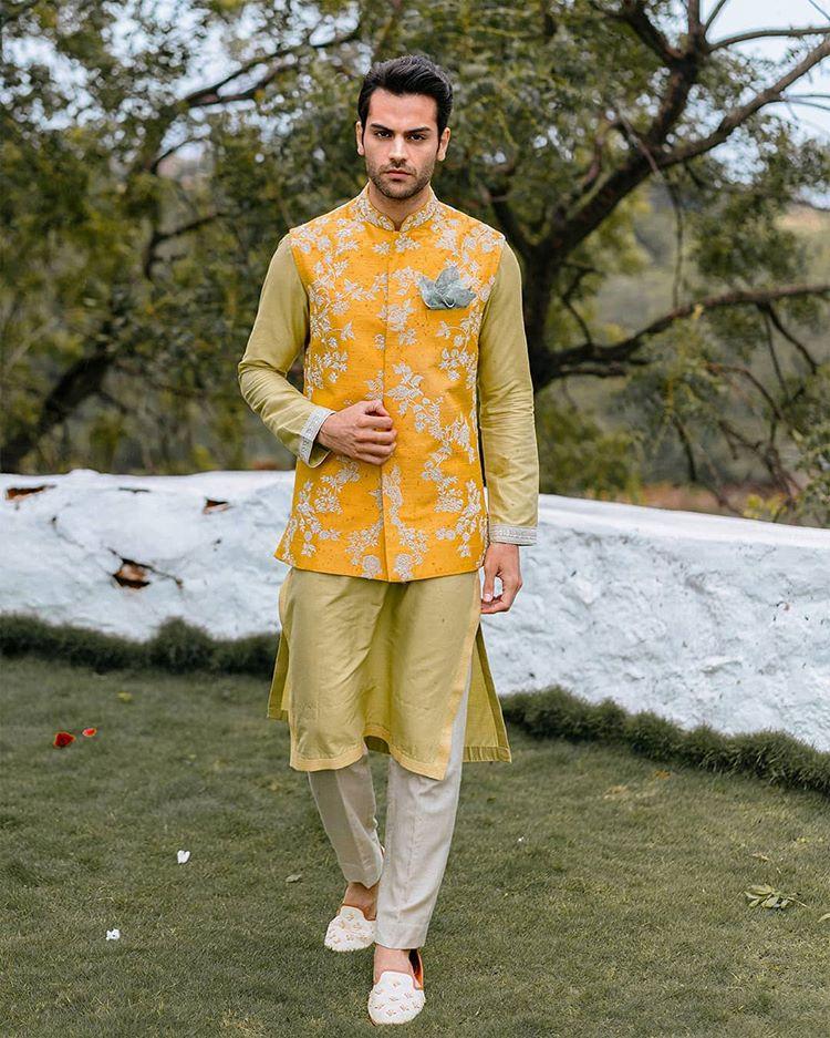 Men-Indian-Outfits-for-Wedding-Guest-11.jpg