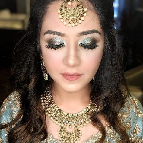 Smokey-Eyes-VS-Shimmery-Eye-Makeup-7.jpg