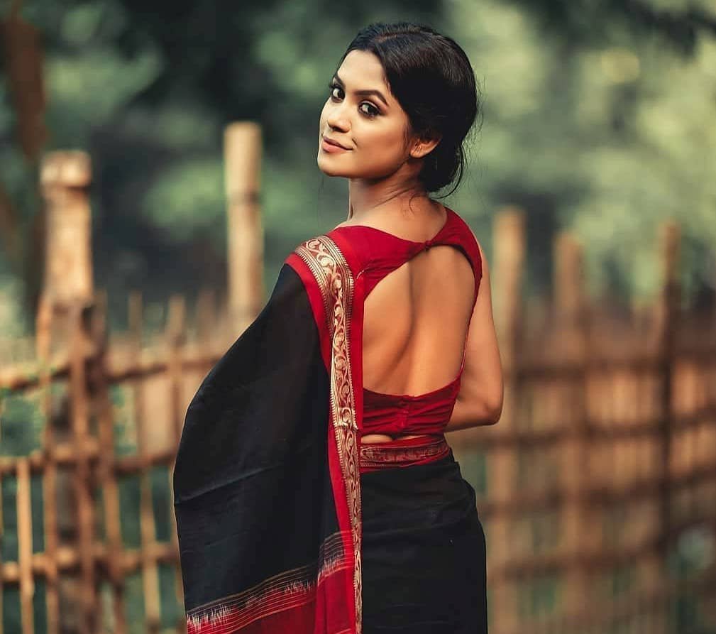 Sleeveless-Blouse-Designs-8.jpg