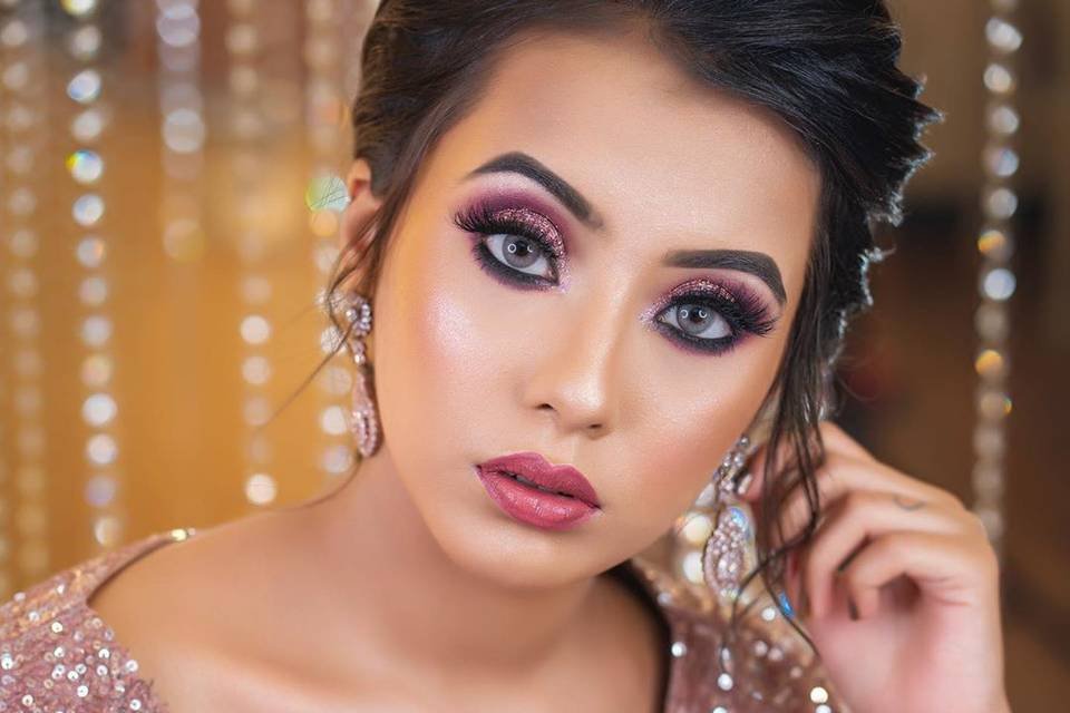 Smokey-Eyes-VS-Shimmery-Eye-Makeup-3.jpg