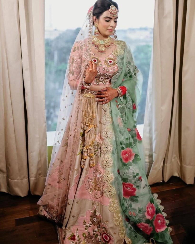 Lehenga-Dupatta-Draping-Styles-8.jpg