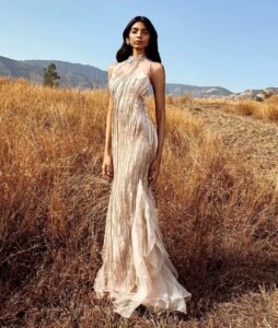 Bodycon-Gown-VS-Flared-Gowns-2.jpg