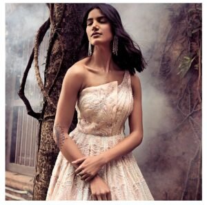 Bodycon-Gown-VS-Flared-Gowns-5.jpg