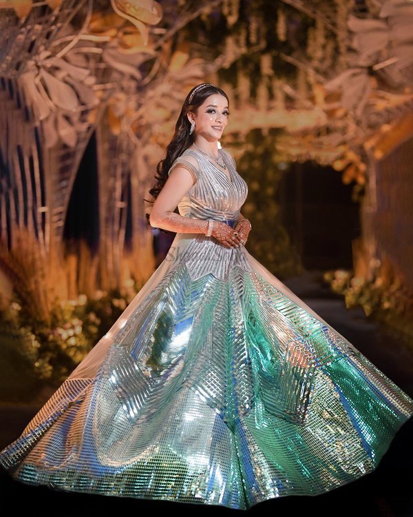 Embroidery-Work-Lehenga-16.jpg
