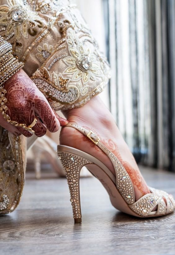 Heels-Vs-Sneakers-4.jpg