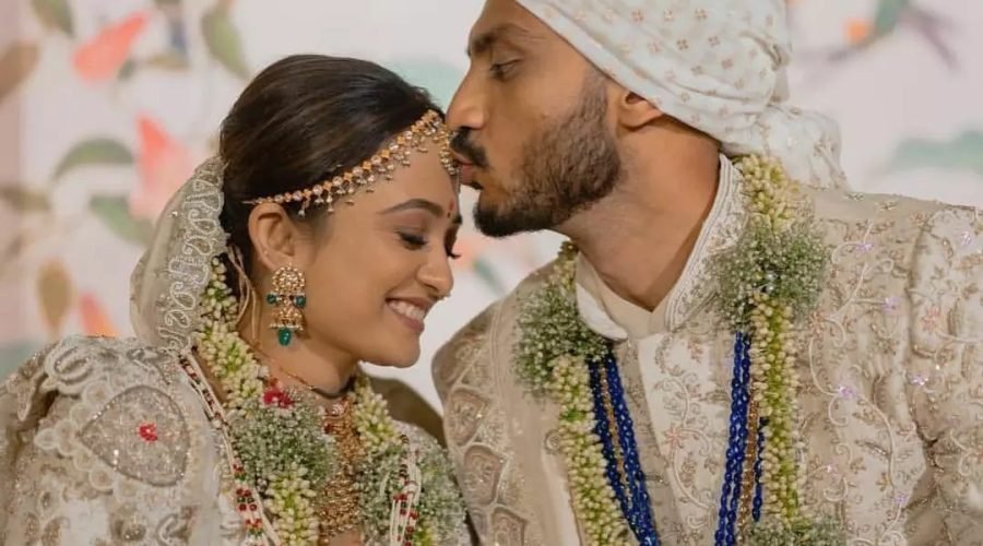 Akshar Patel Ties Knot With Dr. Meha Patel